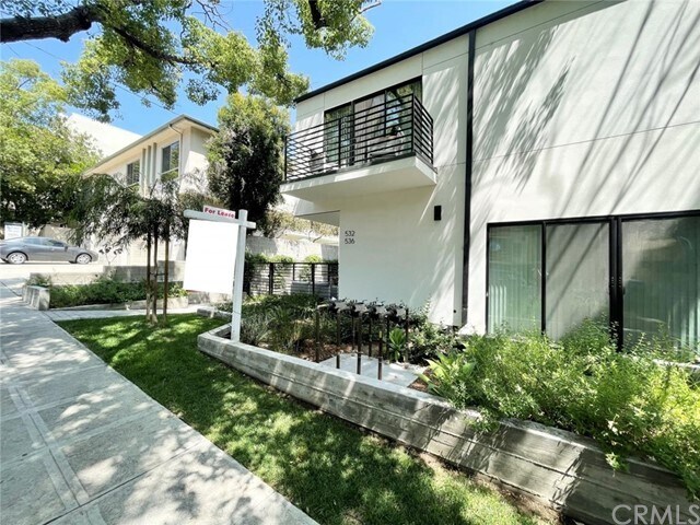 Building Photo - 530 E San Jose Ave