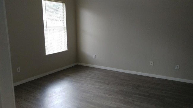 Building Photo - 1218 Spring Apple Ct