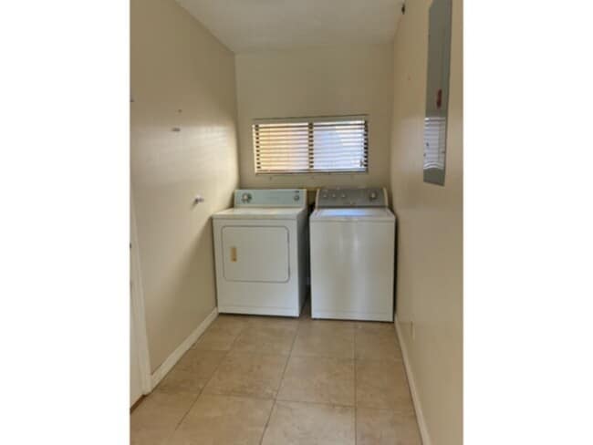 Building Photo - Great townhome in Dr Phillips