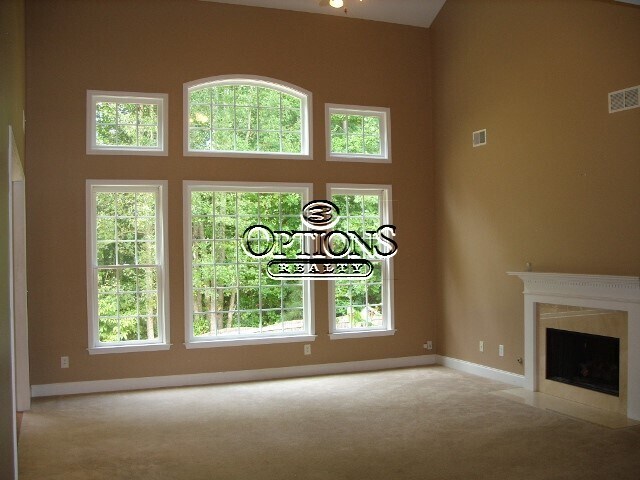 Foto del edificio - Executive Style Home in Hillgrove School D...