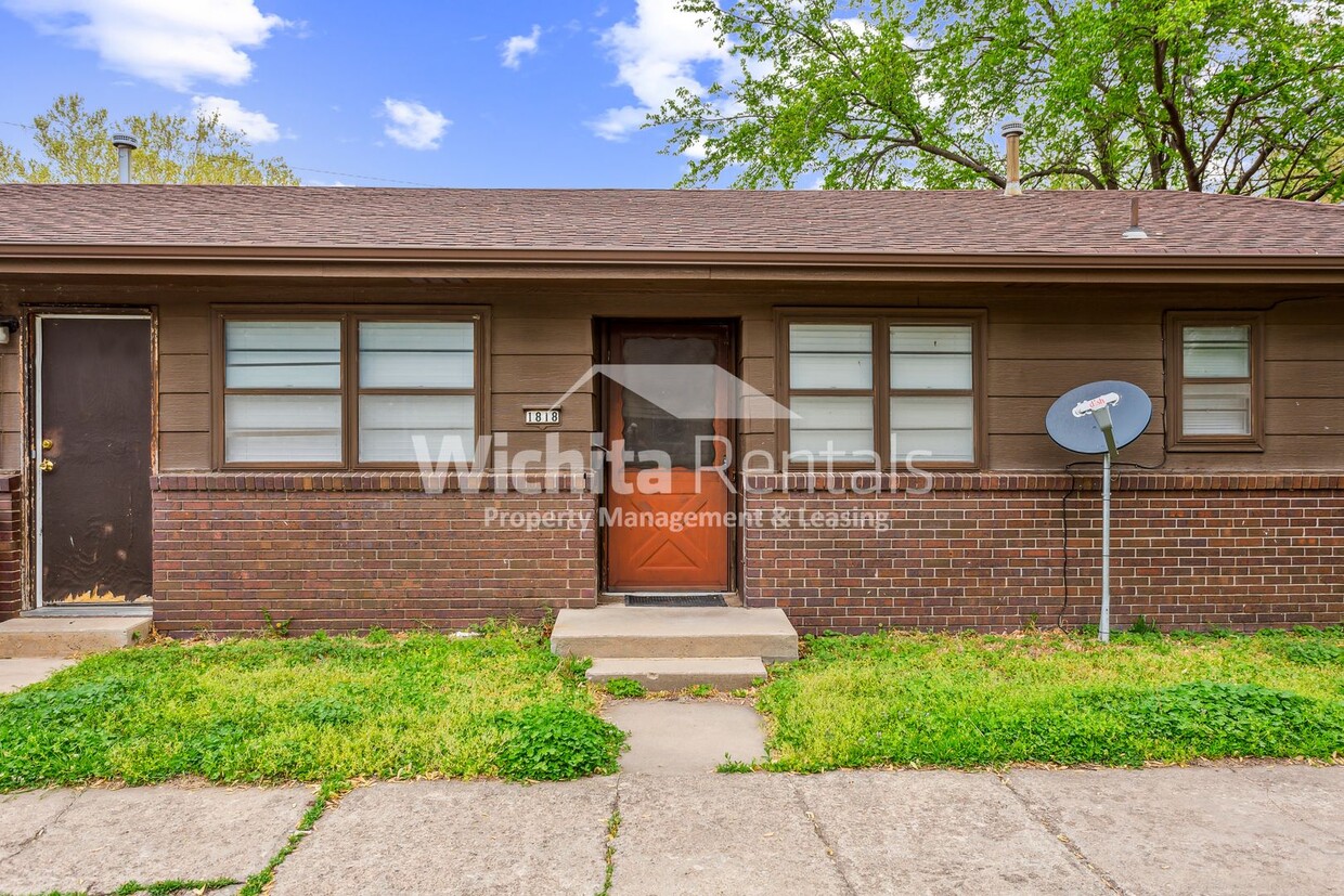 Primary Photo - Large 2 bedroom 2 bath duplex