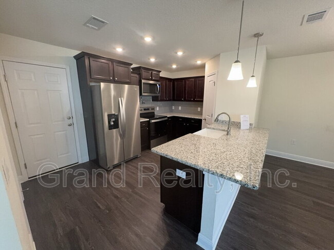 Foto del edificio - 4425 Village Oak Ln