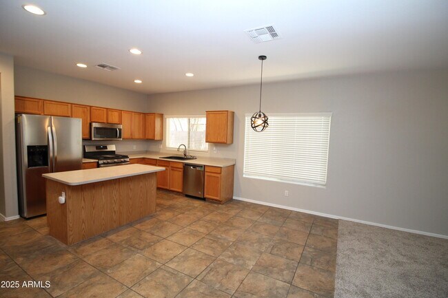 Foto del edificio - 8166 W Rose Garden Ln