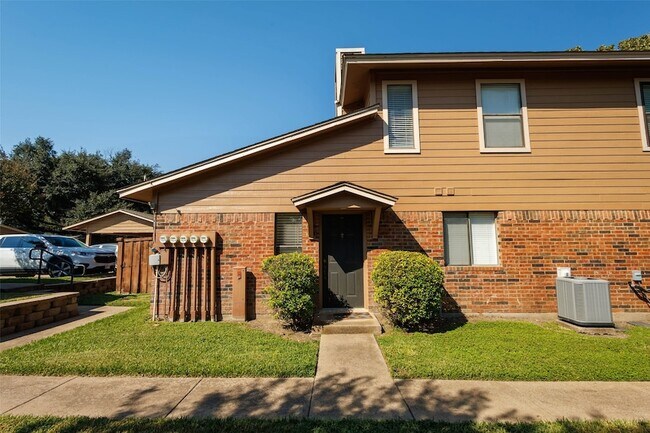 Foto del edificio - 5640 Cedar Creek Dr