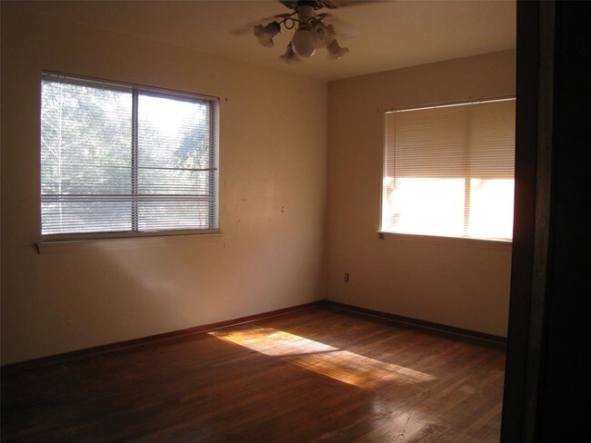 Foto del edificio - 13940 Hwy 105 E