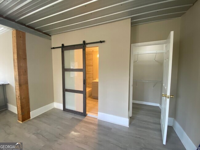 Foto del edificio - 323 The Plaza