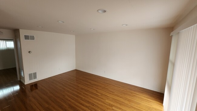 Living Room - 400 Raymondale Dr