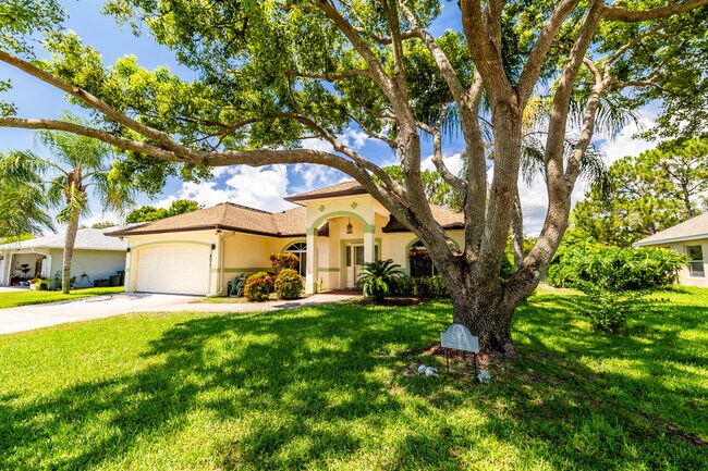 Foto del edificio - 871 Brookview Ln