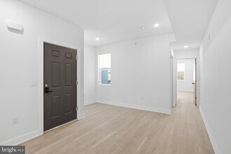 Building Photo - 2330 N 16th St