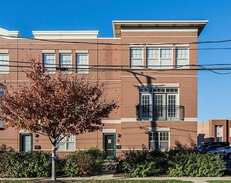 Foto principal - 7426 W Fullerton Ave