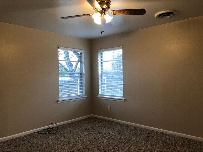 Foto del edificio - Coming Soon Spacious 3 Bedroom 2 Bath Home in Southwest Fort Worth