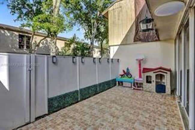 Photo - 833 NW 81st Ave House