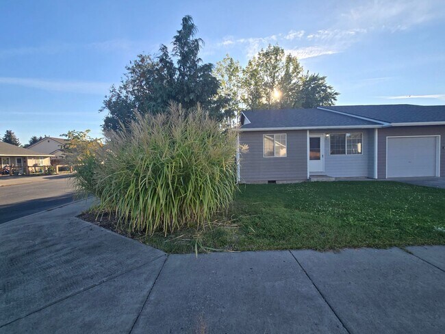 Building Photo - 2754 SW 28th St