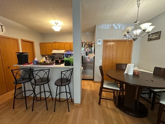 Foto del edificio - 3639 Vermilion Ct N