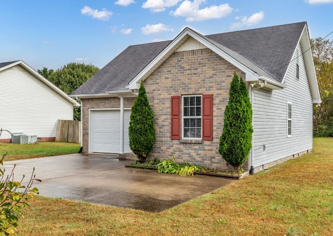 Building Photo - Adorable 3BD/2BA home in Murfreesboro with deck & attached garage!