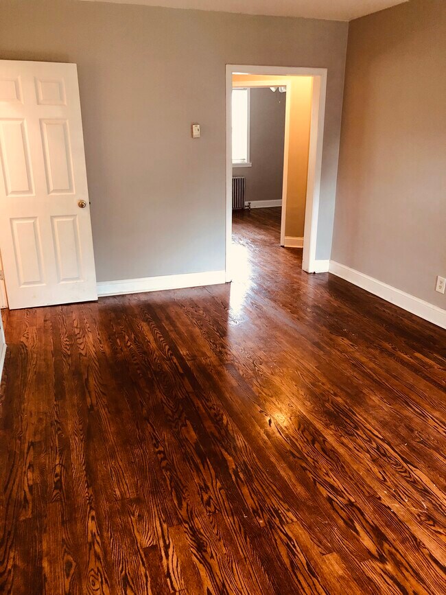 Building Photo - 5544 Midwood Ave