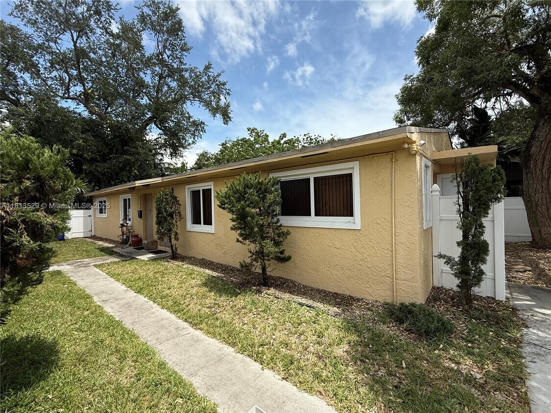 Foto principal - 3117 Carter St