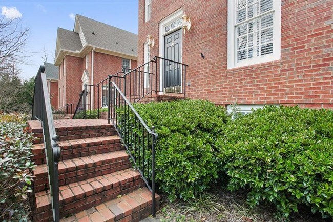 Building Photo - 1131 Brookhaven Ct