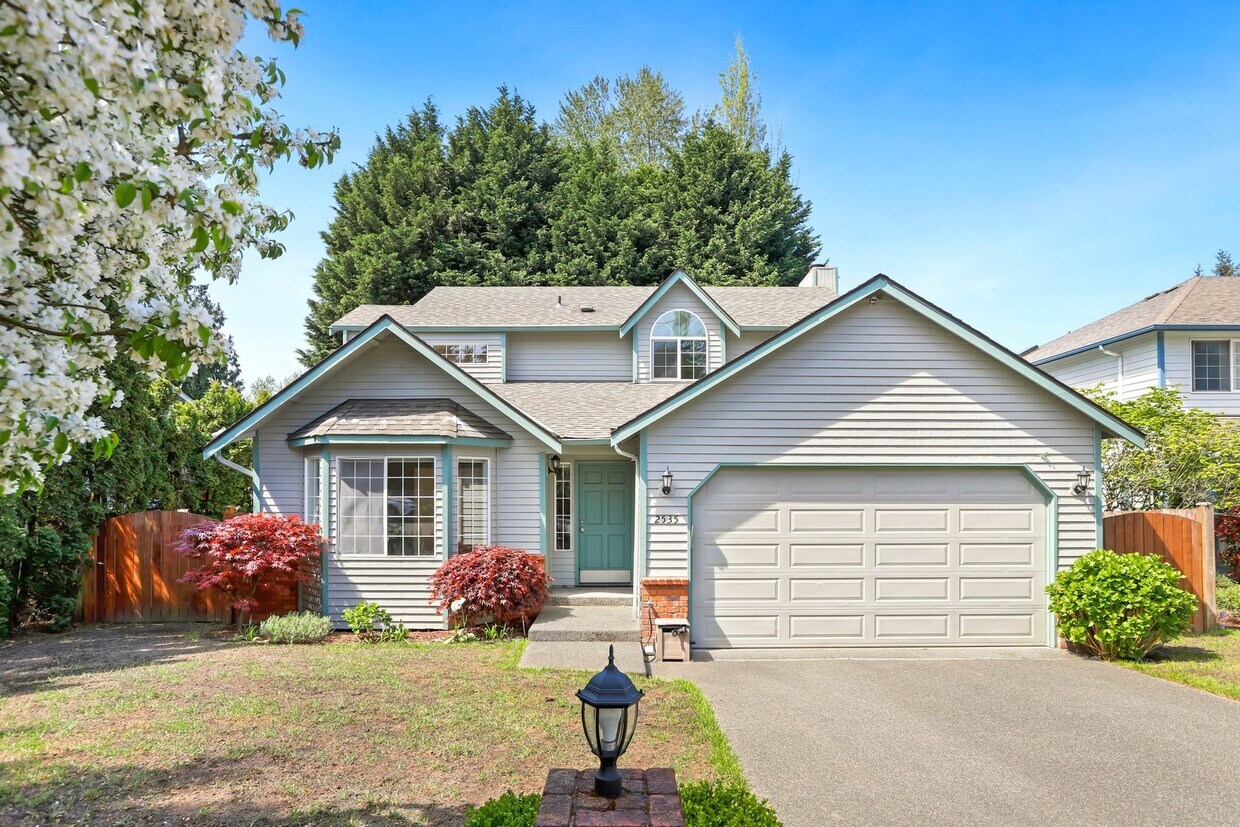 Primary Photo - Beautiful Renovated Four Bedroom House for...