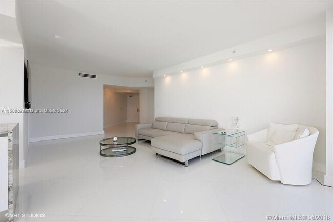 Foto del edificio - 4779 Collins Ave