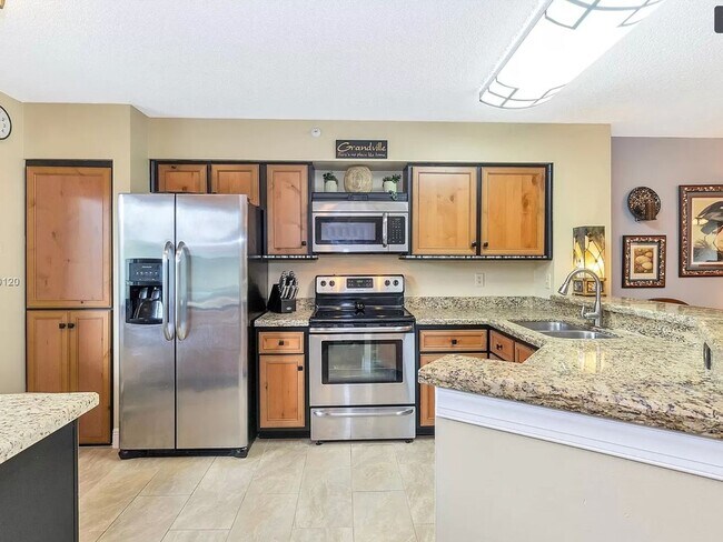 Building Photo - 2 Bedroom Condo in Pompano Beach