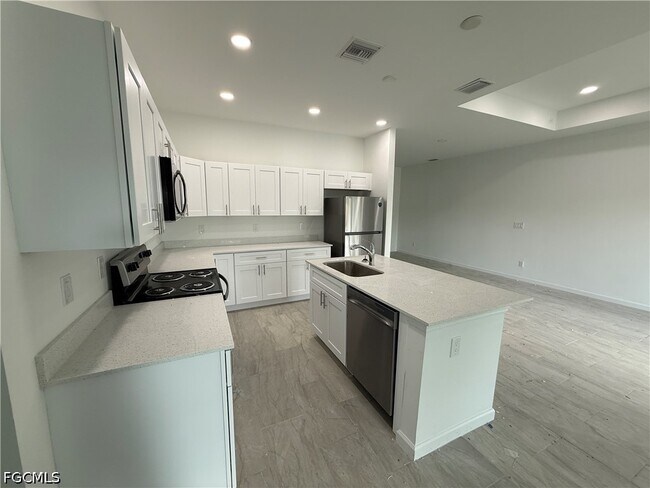 Building Photo - 847 Genoa Ave S