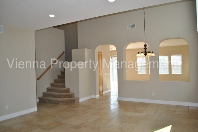 Building Photo - 4202 Mockingbird Ct