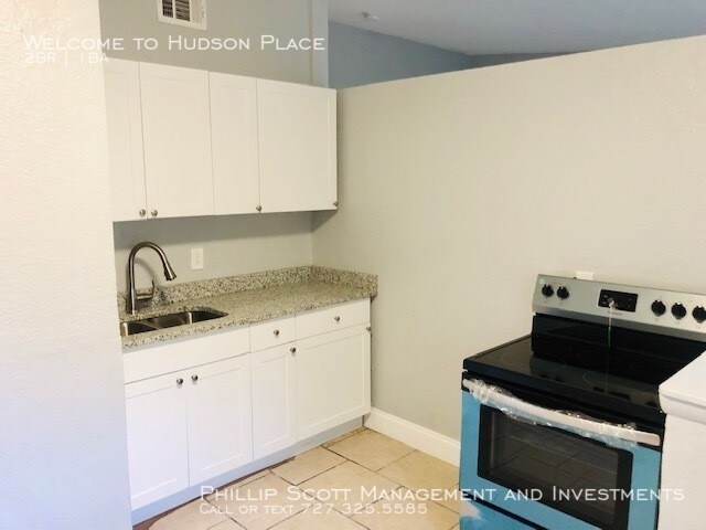 Building Photo - Welcome to Hudson Place!!