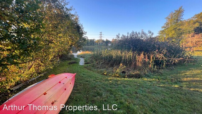 Building Photo - 3 br, 2 bath House - 19 Spinney Creek Rd.