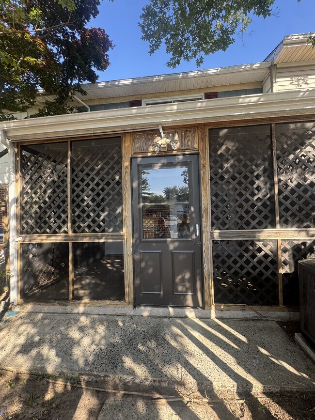 Building Photo - 719 Shiloh St