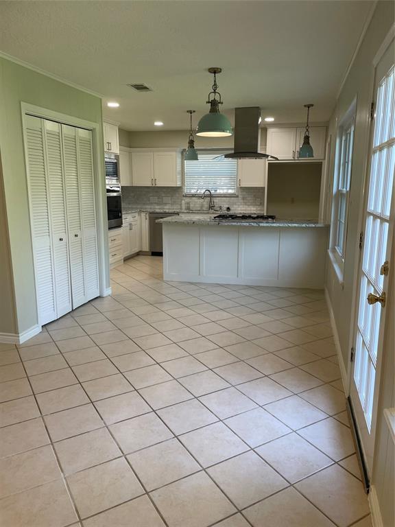 Foto del edificio - 15803 Crestbrook Dr