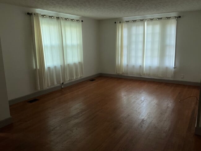 Foto del edificio - 722 Forest Dr