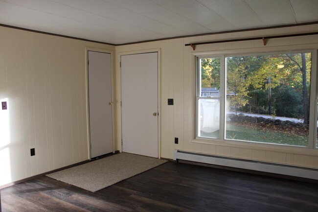 Building Photo - 247 Bean Hill Rd