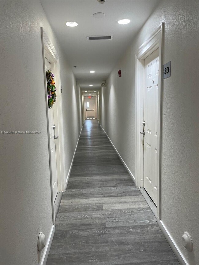 Foto del edificio - 2536 NW 24th St