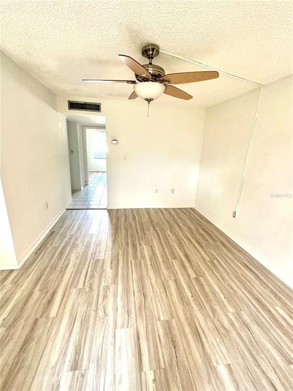 Foto del edificio - 1452 Holden Ave