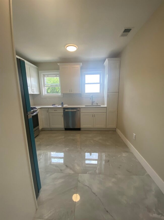 Building Photo - 275 AVENUE B Ave