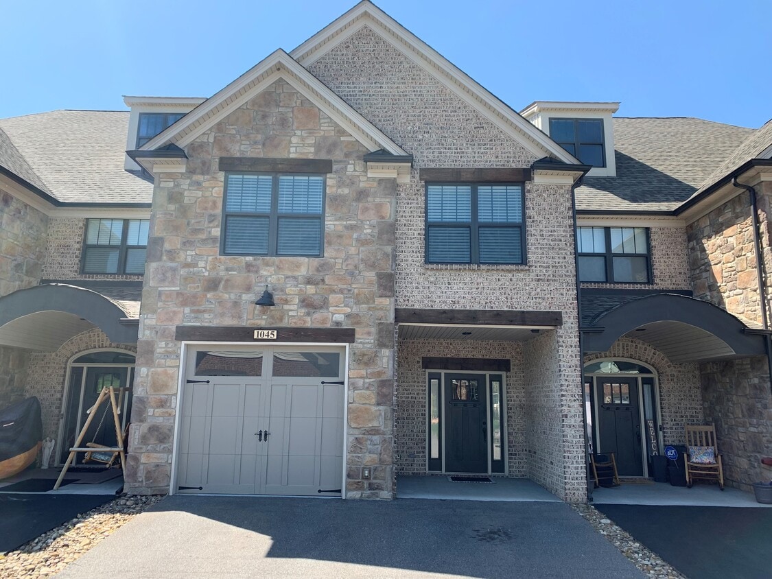 1045 Presidents Ln, Forest, VA 24551 Townhome Rentals in Forest VA