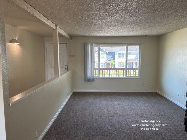 Foto del edificio - 15818 Elm St E