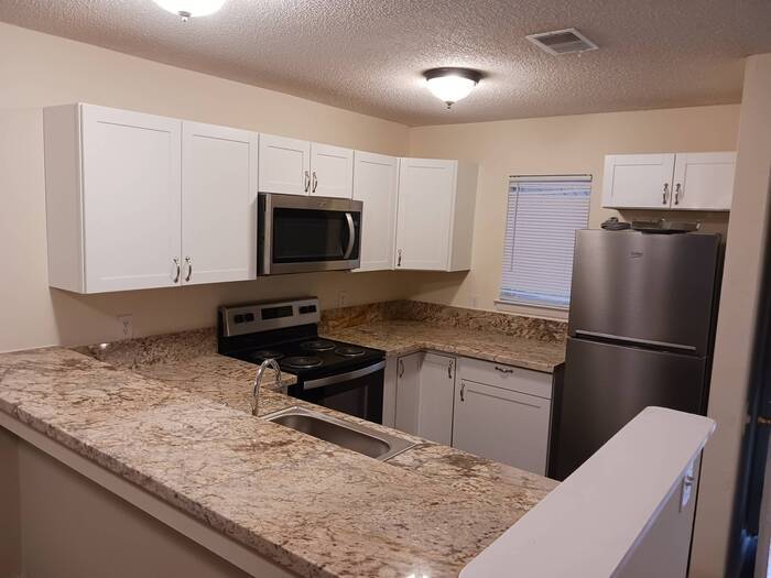 Foto principal - 1674 Eagles Pl