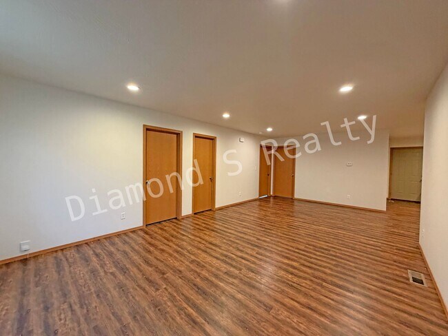 Foto del edificio - Cute and Clean 3 Bedroom Home Available!