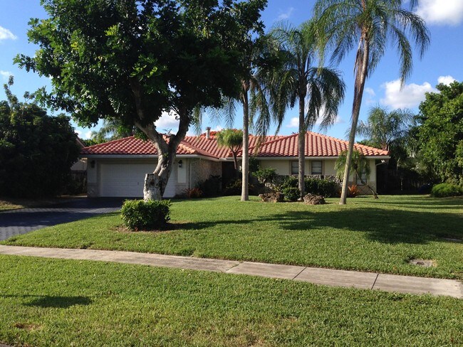 Building Photo - 7322 San Sebastian Dr