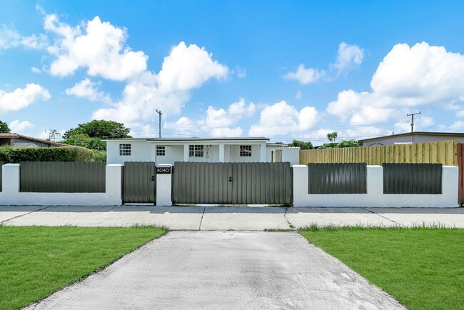 Building Photo - 4040 SW 108th Ave