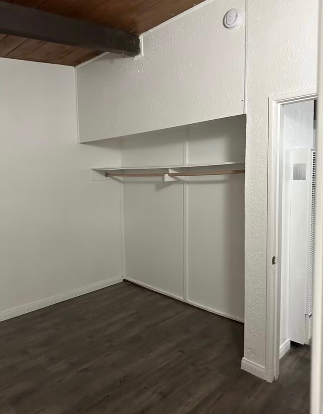 Building Photo - 626