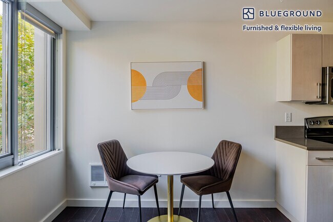 Foto del edificio - 521 Stadium Pl S