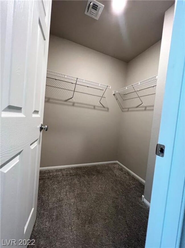 Building Photo - AMAZING PROPERTY, MOVE IN READY-2 STORY, S...