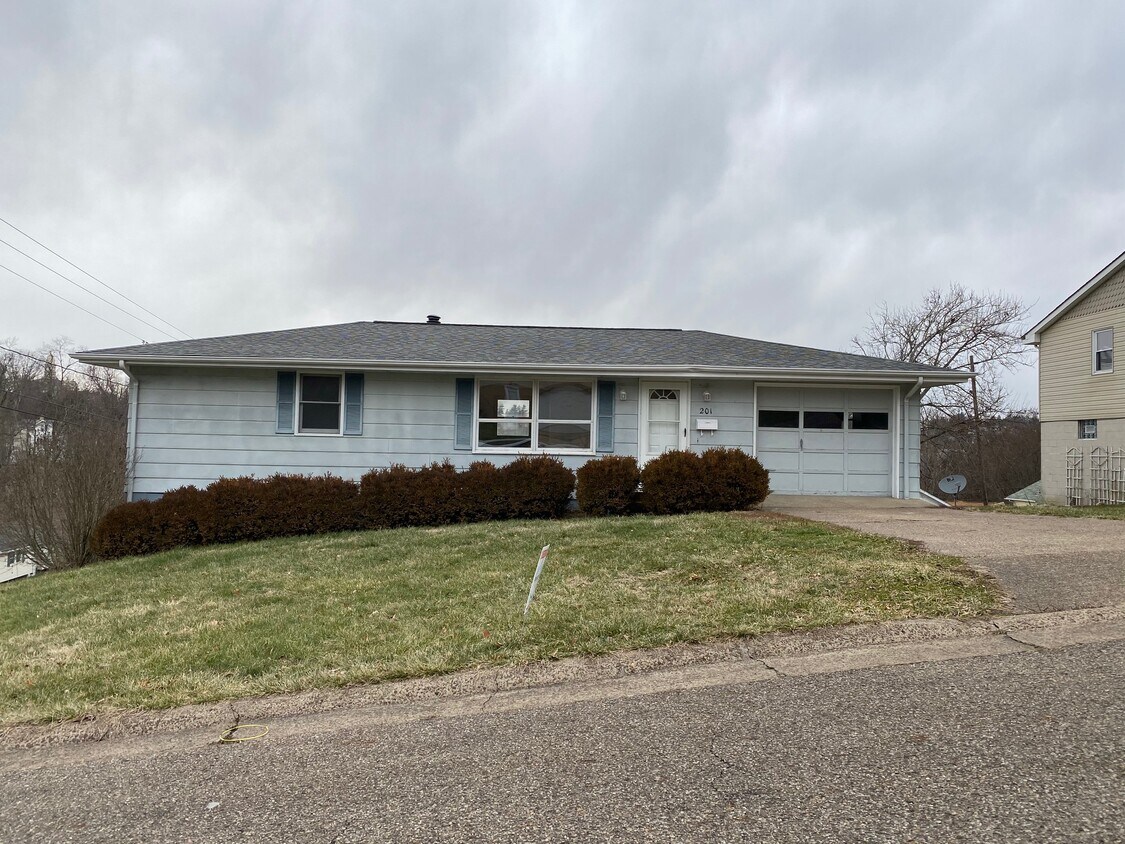 201 Dennis Ln, Saint Clairsville, OH 43950 House Rental in Saint