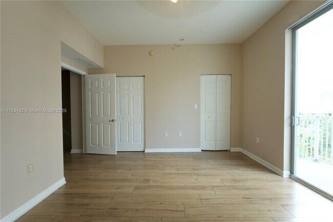 Building Photo - 2150 Van Buren St