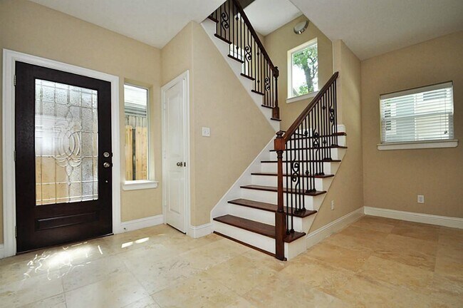 Foto del edificio - 2310 Beall St