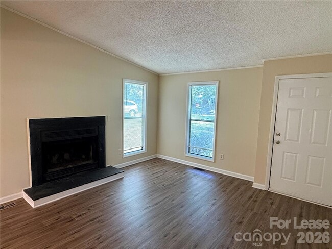 Building Photo - 2220 Laburnum Ave