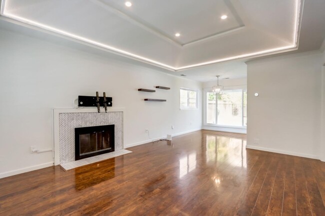 Building Photo - 2341 Sunny Vista Dr